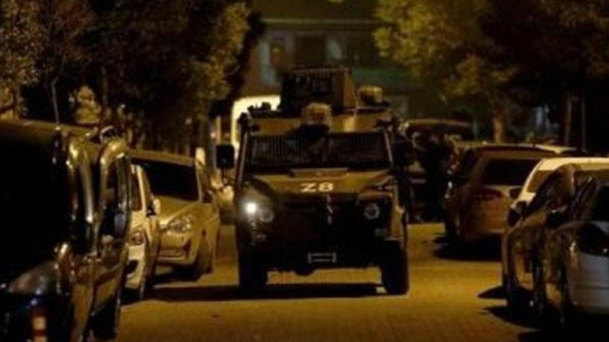 İstanbul'da gece yarısı büyük operasyon: 74 gözaltı