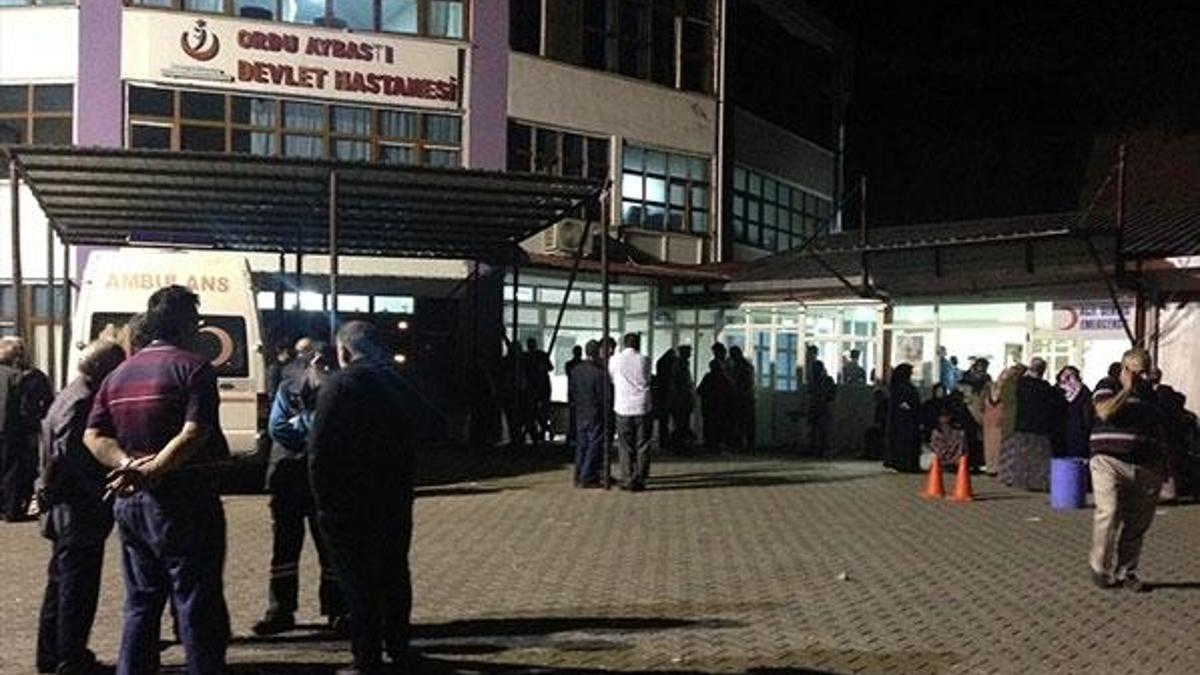 Evin önünde oturan aileye pompalı saldırı: 1 ölü, 2 ağır yaralı