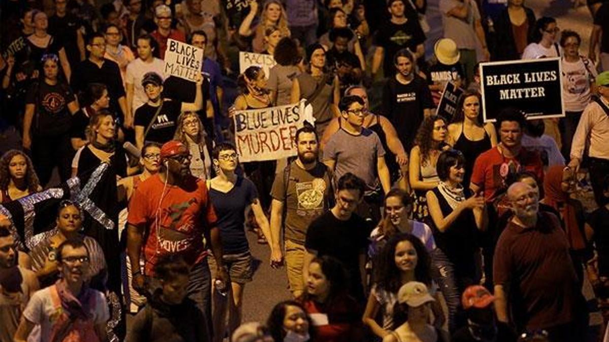 ABD'de siyahiler yine sokağa döküldü