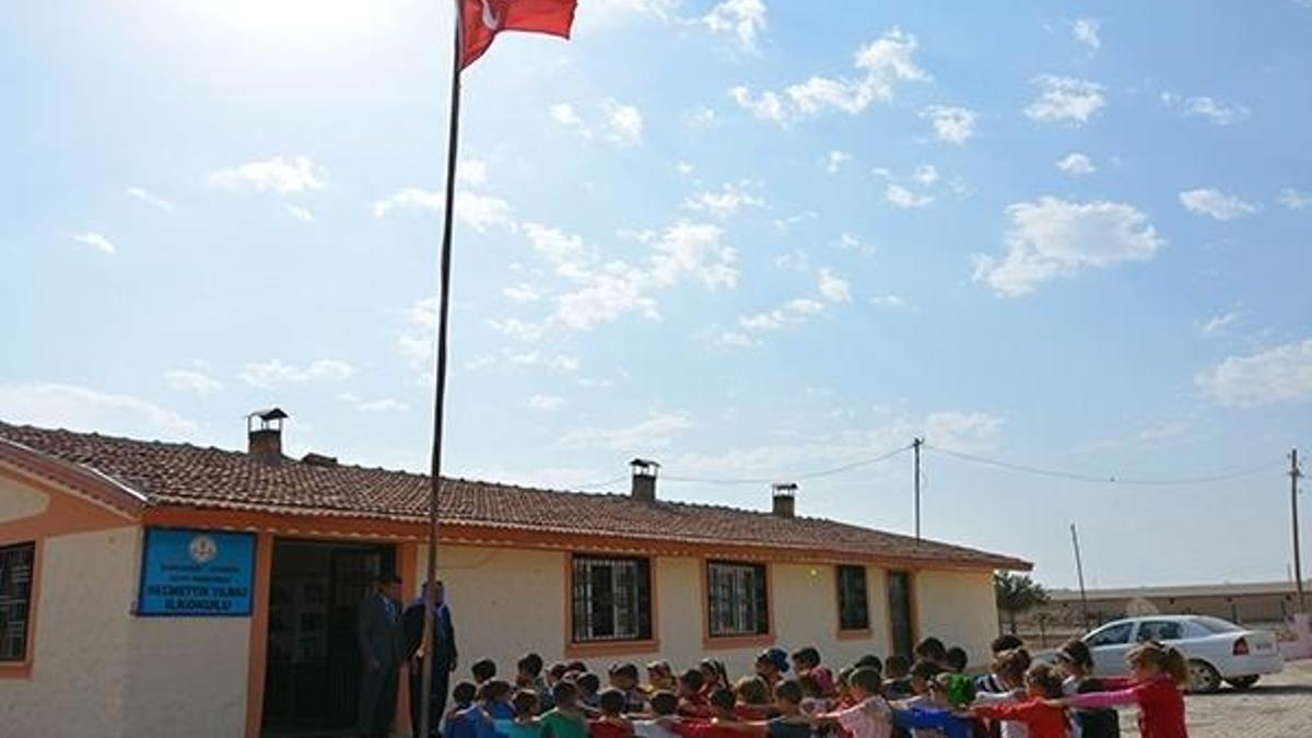 PKK'nın şehit ettiği Necmettin öğretmenin okulunda hüzünlü ders başı
