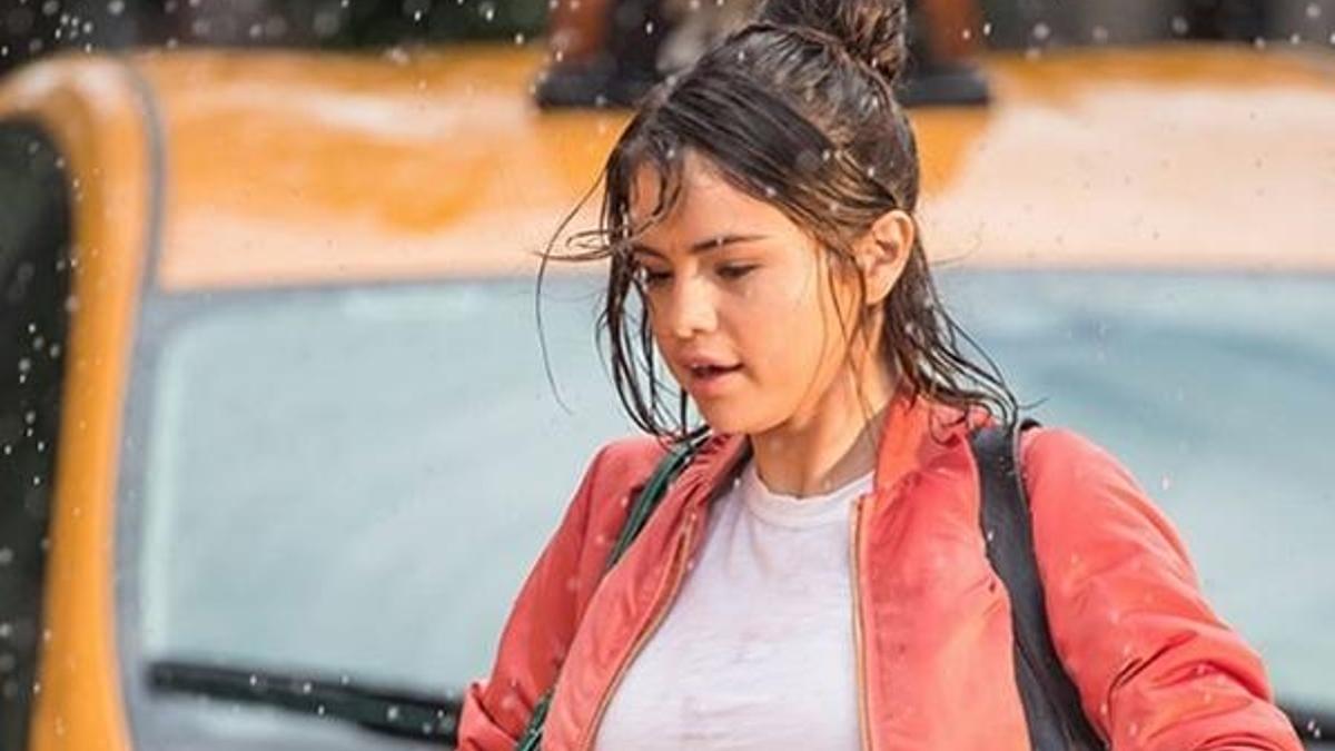 Selena Gomez yağmura yakalandı!