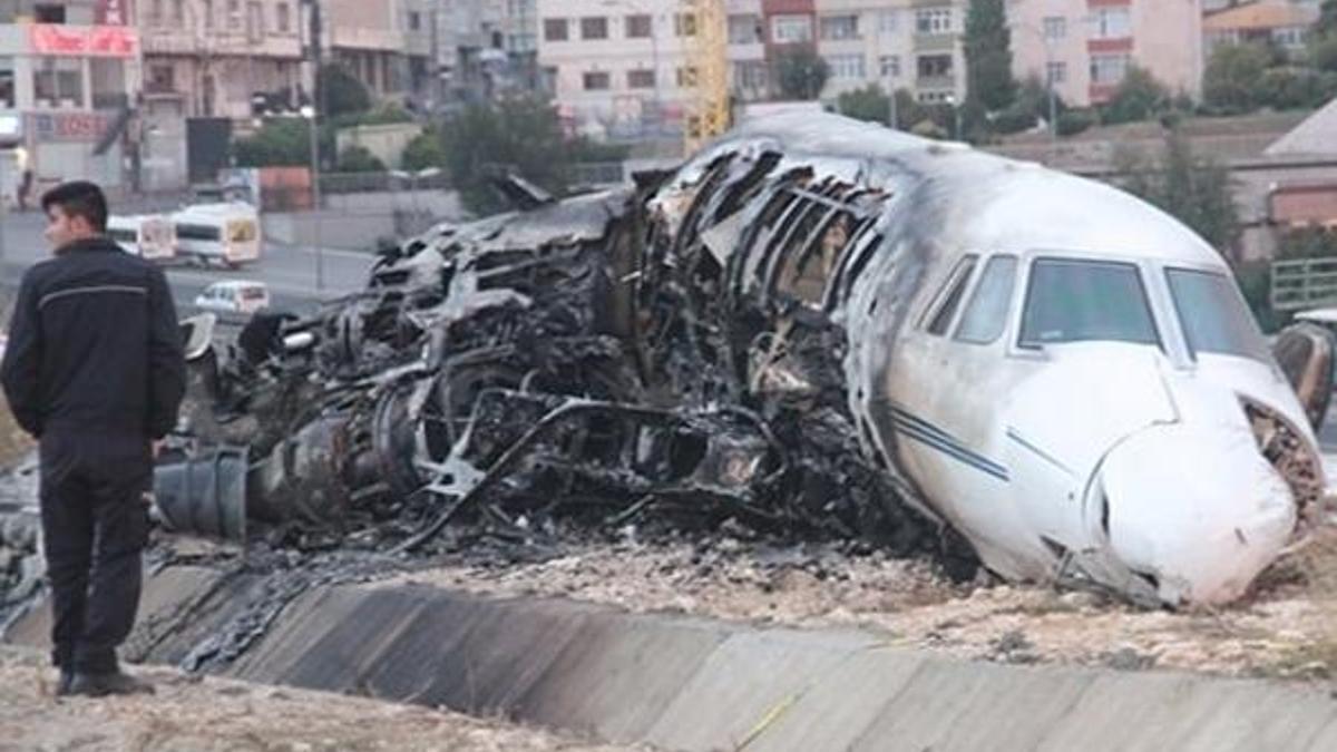 Yanan uçağın pilotu o anları anlattı
