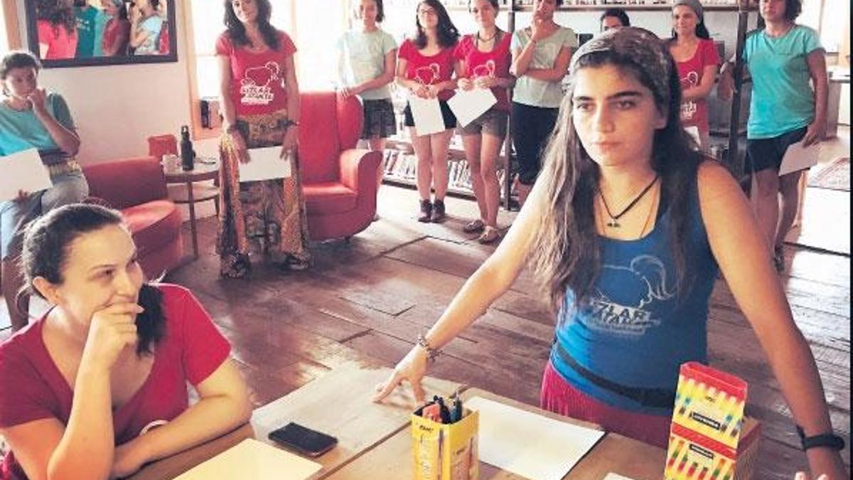 Parlak kariyerini bıraktı kendini çocuklara adadı