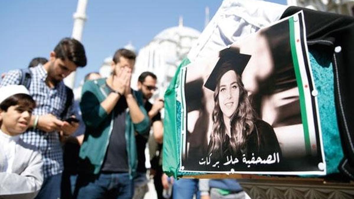 İstanbul’da vahşice öldürülen Suriyeli aktivist ve kızı uğurlandı