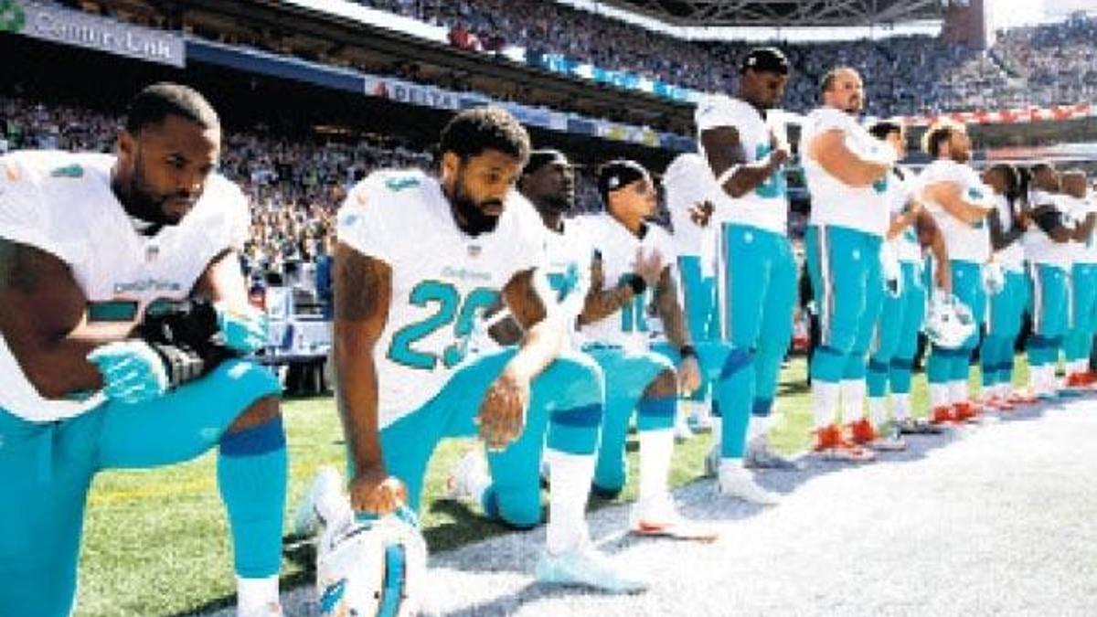 Trump’tan diz çöken sporculara ağır küfür