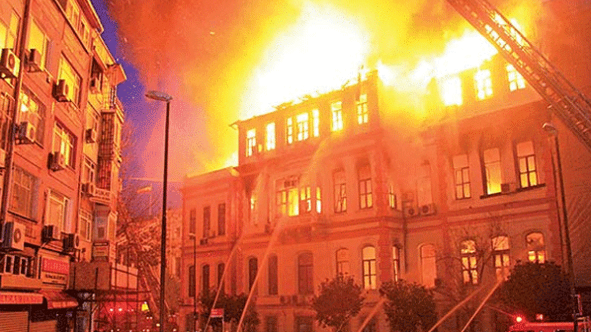 Sigara İstanbul'u yaktı