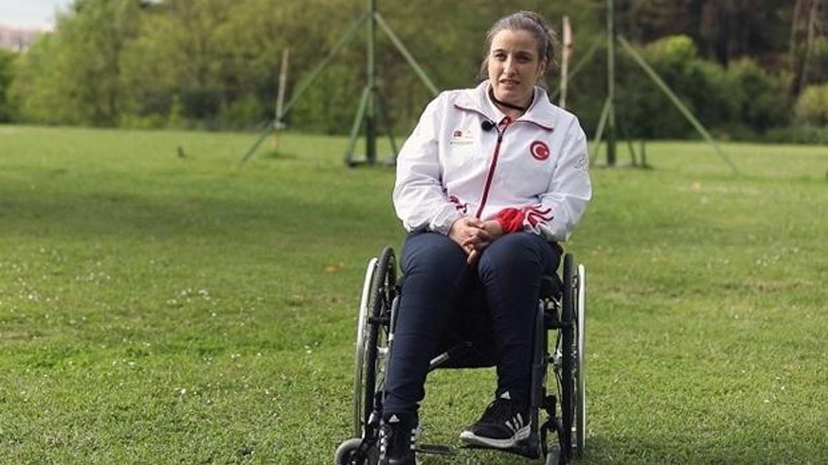 Bakan Osman Aşkın Bak'tan Ayşegül Pehlivanlar'a tebrik