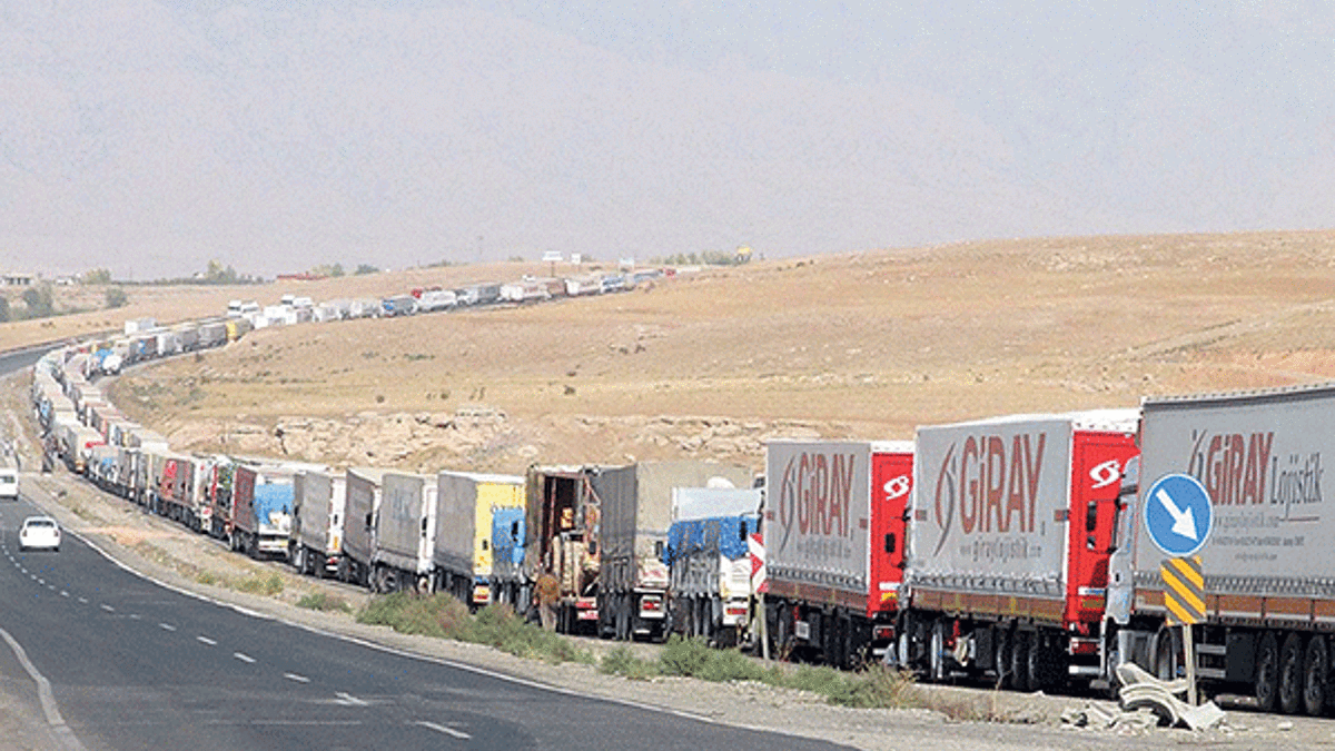Habur’da TIR’lar durdu