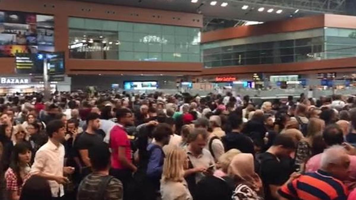 Sabiha Gökçen Havalimanı'nda 'POLNET' kuyruğu