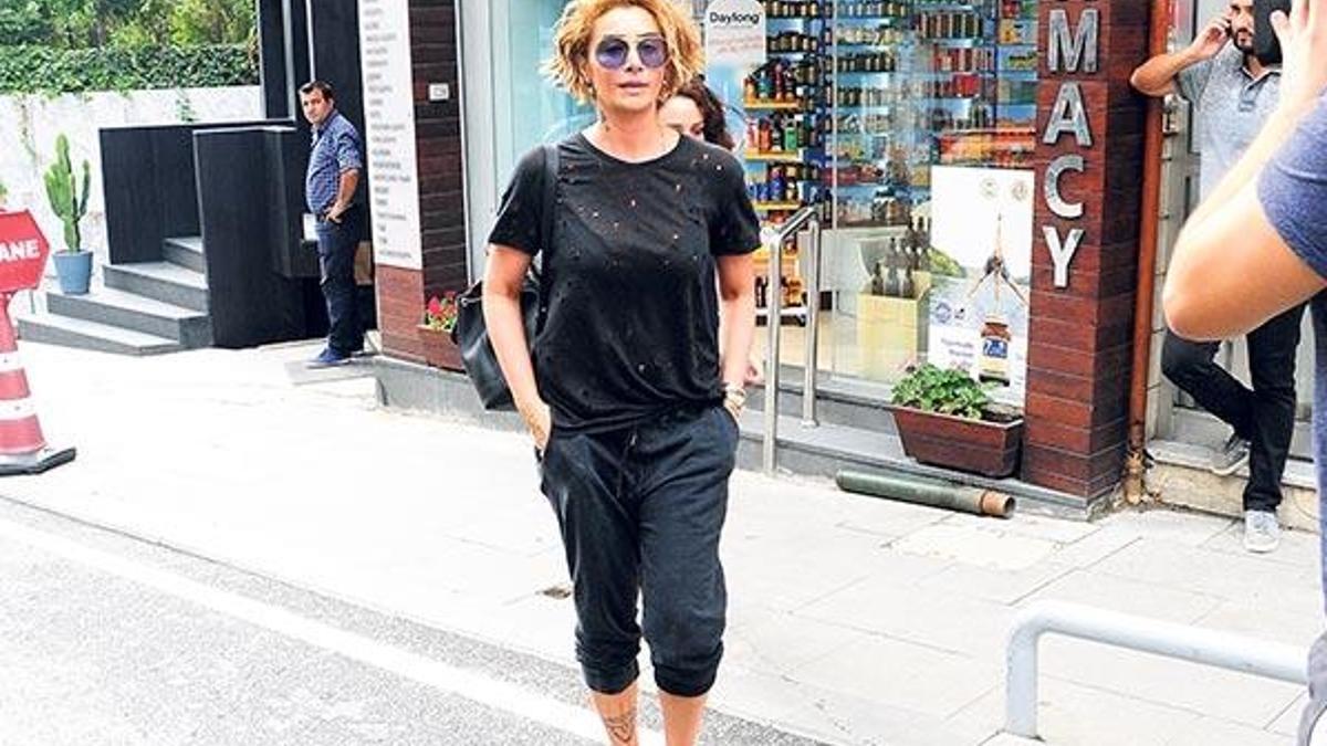 Eşofmanla geldi pantolonla çıktı