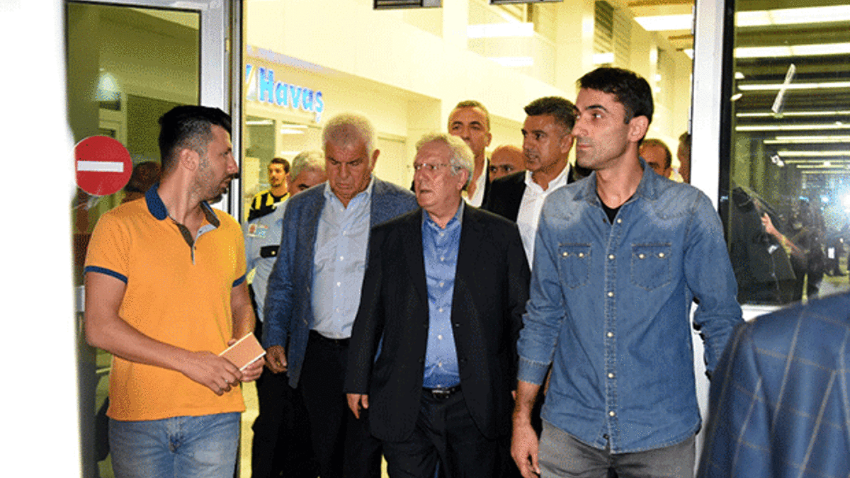 İzmir'de Aziz Yıldırım'a şok tezahürat!
