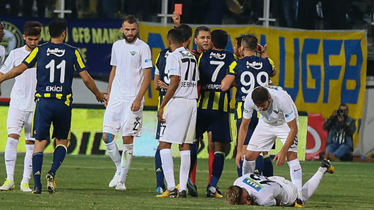 "Alper bileğime müdahalede bulundu"