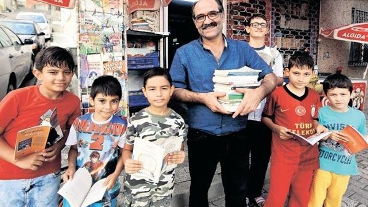 Bu bakkalda alışveriş kitapla yapılıyor