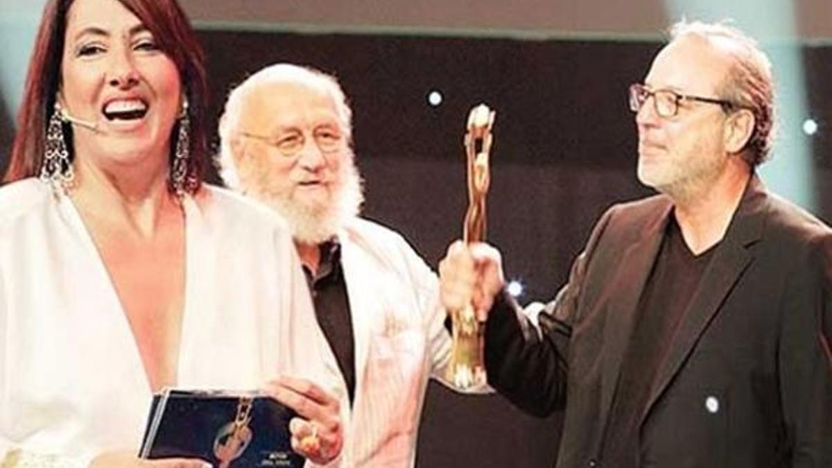 'Yüreğime ve sevgiye düşman olanla, gözlerim ve ellerim dost olamaz'
