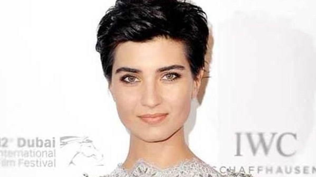 Tuba Büyüküstün 2005'e geri döndü!