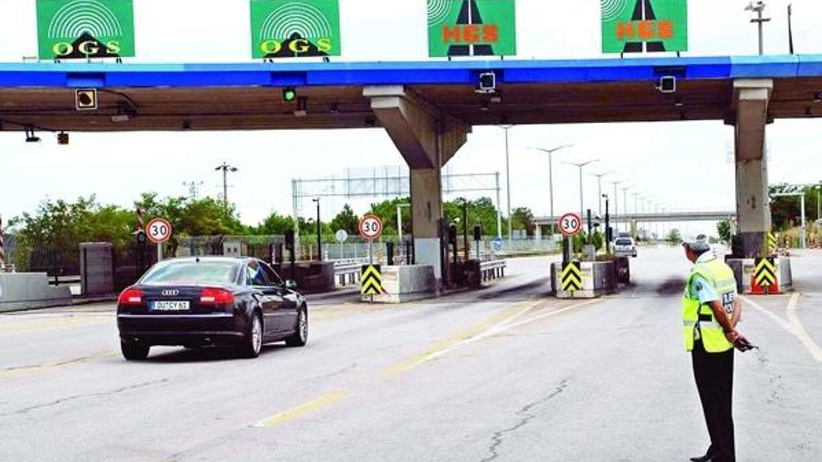 15 milyon araç kaçak geçiş yaptı