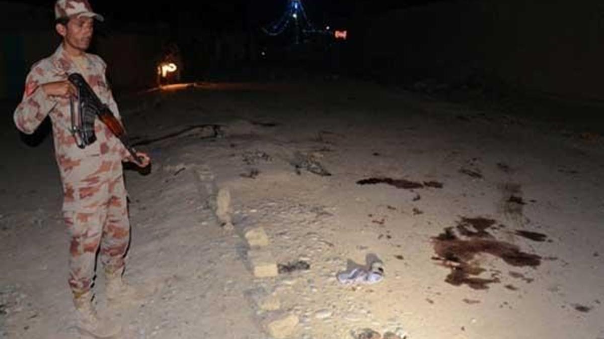 Son dakika... Pakistan'da türbeye bombalı saldırı