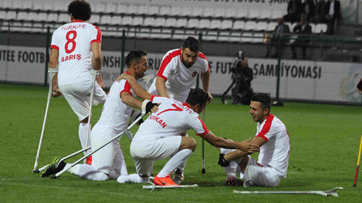 Ruslar çekilmek istedi! Milliler tarih yazdı