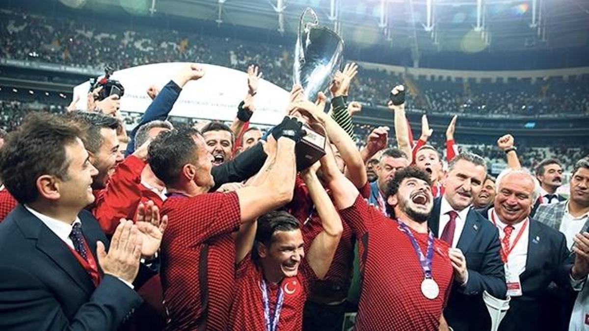 Yaşattığınız bu gurura az bile!