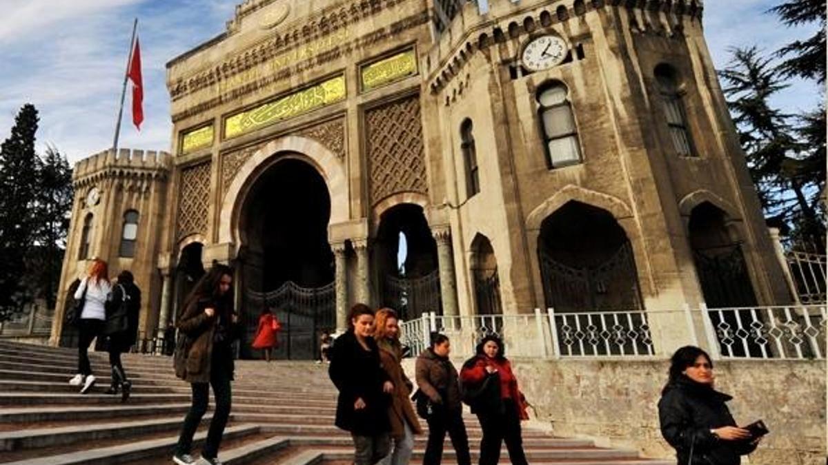 İstanbul Üniversitesi'nde not şişirme skandalı!