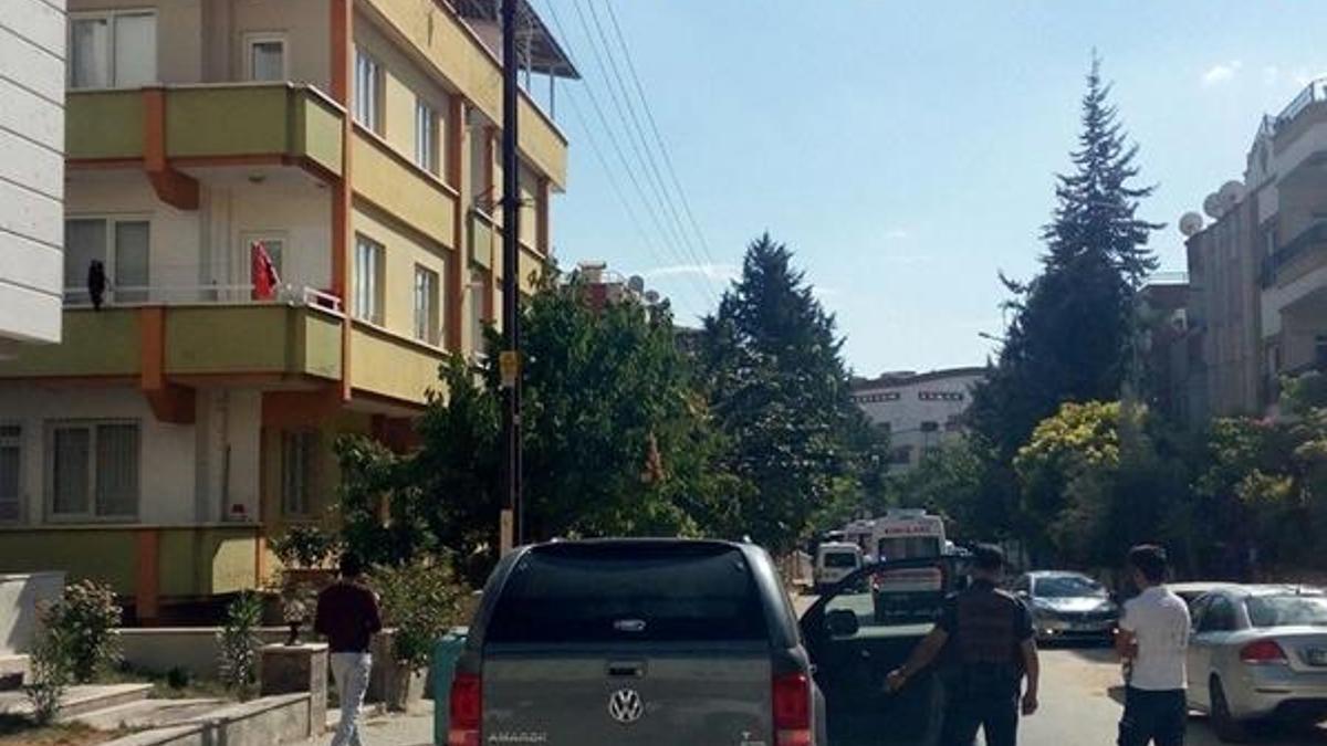 Gaziantep'te bir eve baskına giden polis ekiplerine ateş açıldı