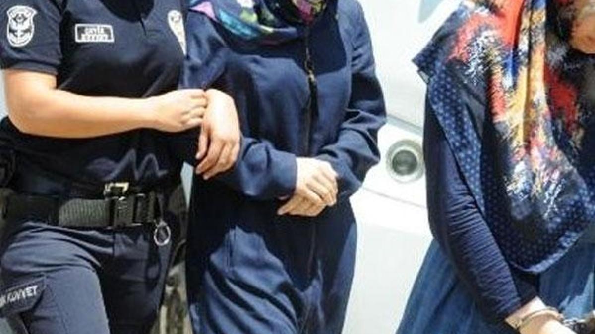 "Fetullah Gülen isterse ben de başımı açarım"