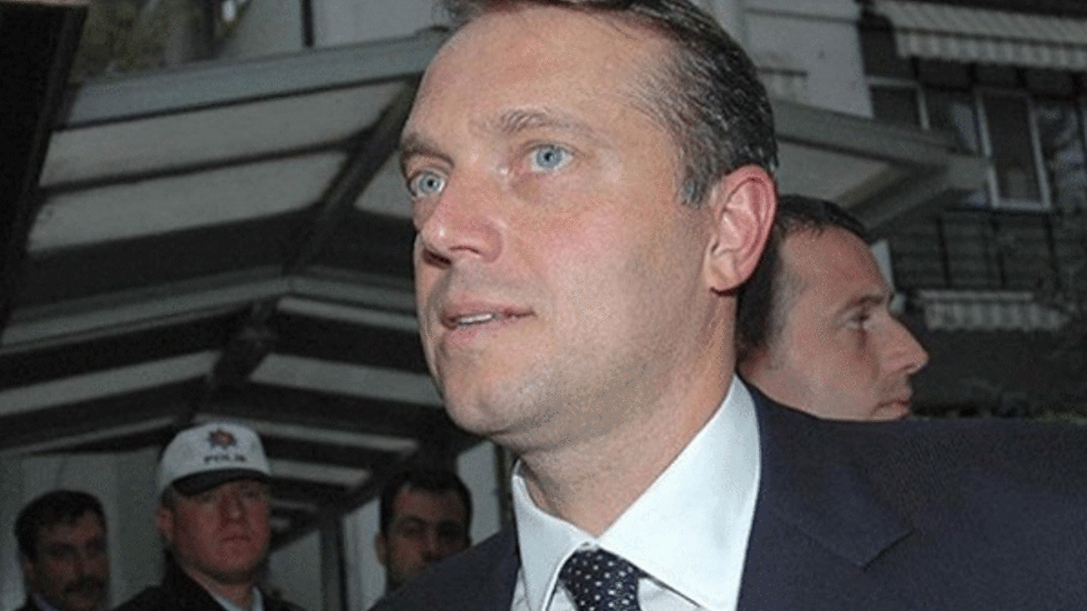 Cem Uzan'dan ABD bayraklı paylaşım