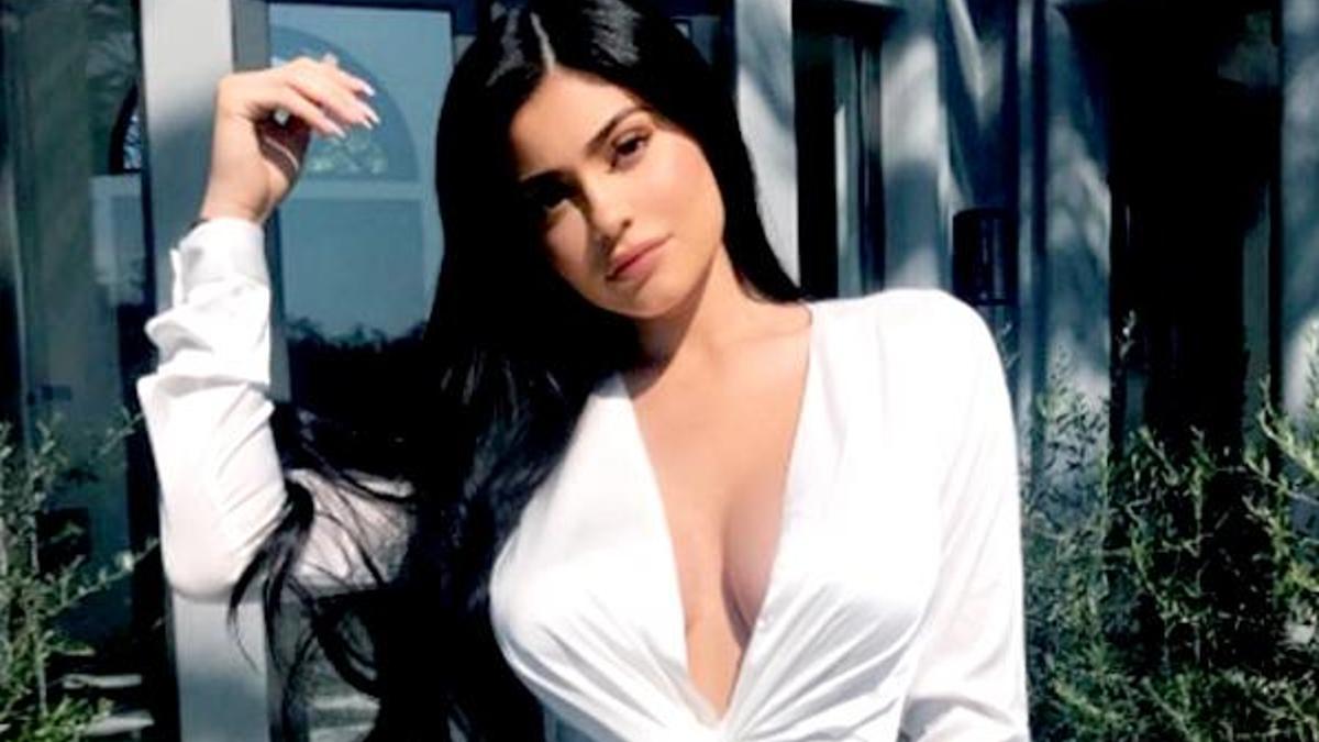 Kylie Jenner kendini korumaya aldı!