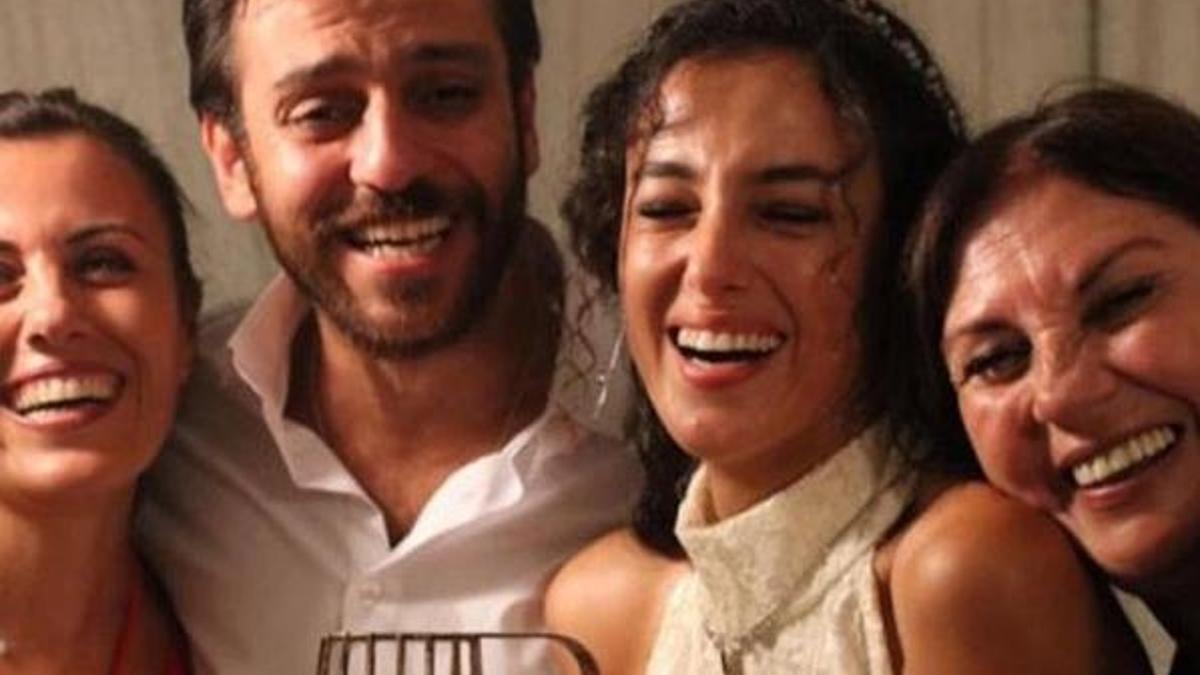 Erkan Kolçak Köstendil ile Cansu Tosun nişanlandı!