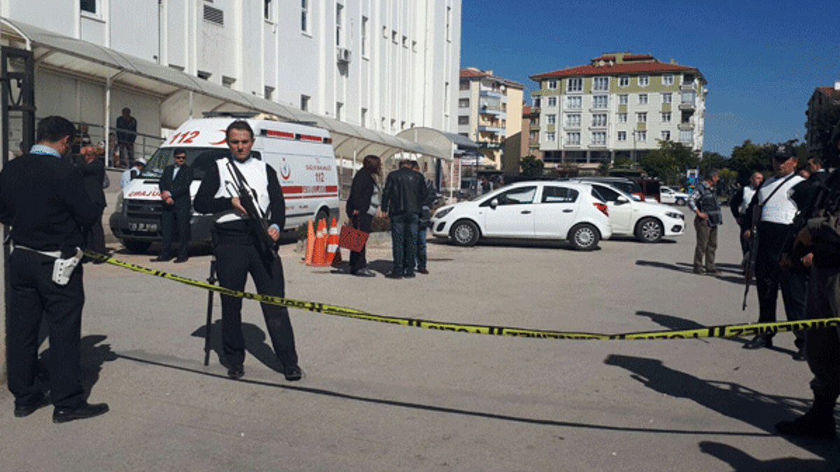 Hastanede silahlı çatışma çıktı: 1 polis şehit, 1 zanlı yaralandı