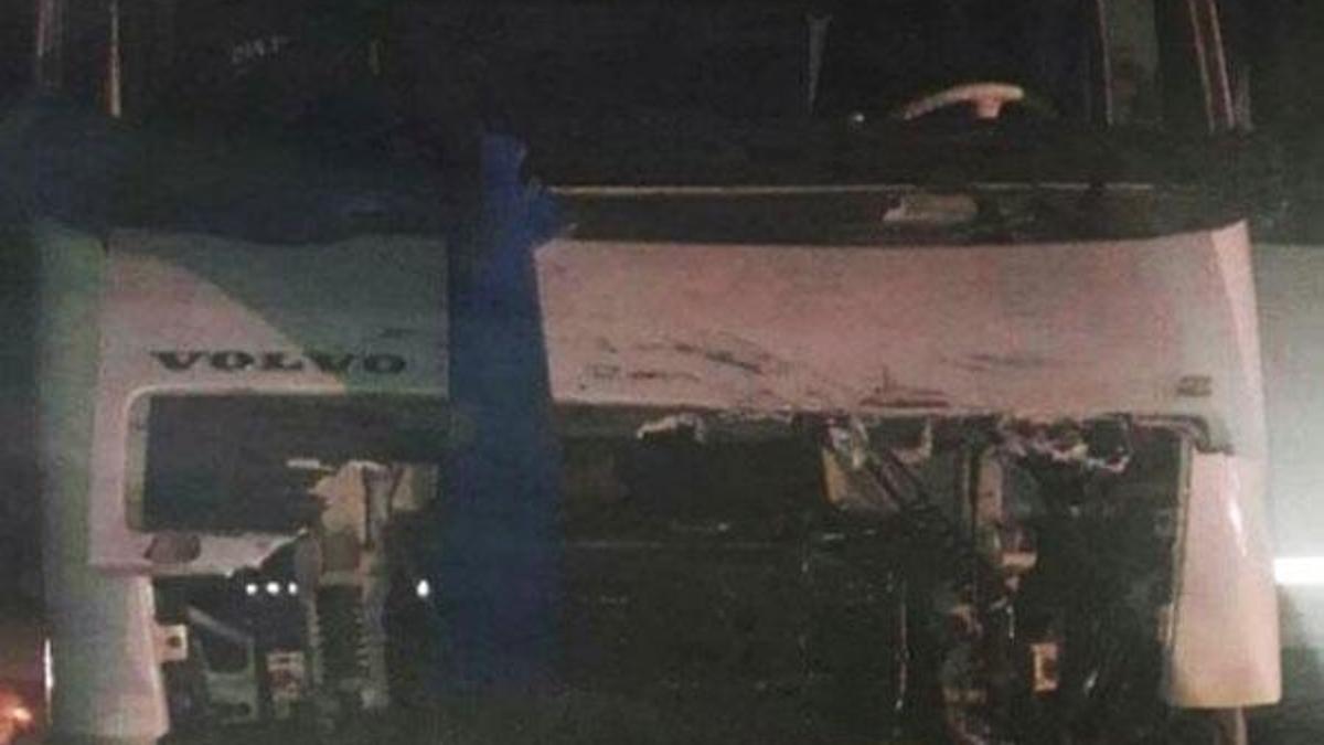 Askeri araç ile TIR çarpıştı: 4 asker ve 1 korucu yaralandı