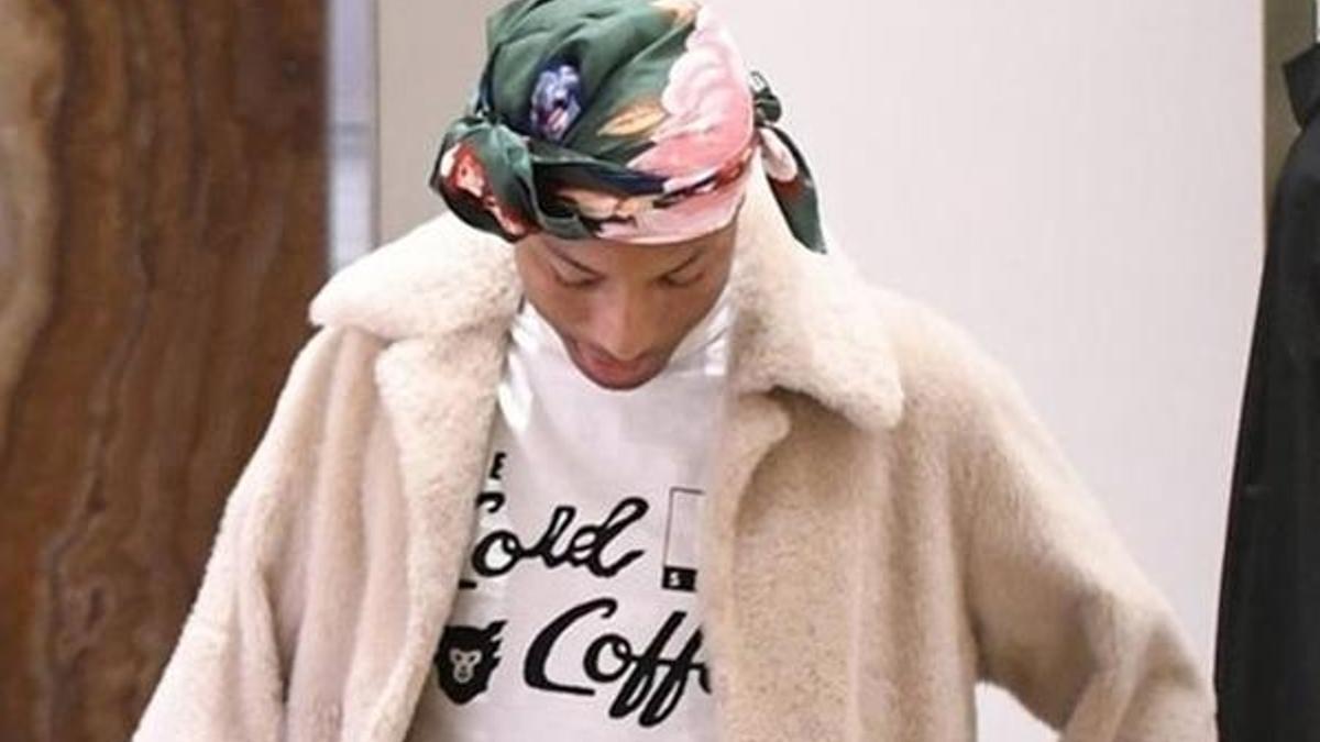 Çiçekli yazmalı Pharrell Williams!