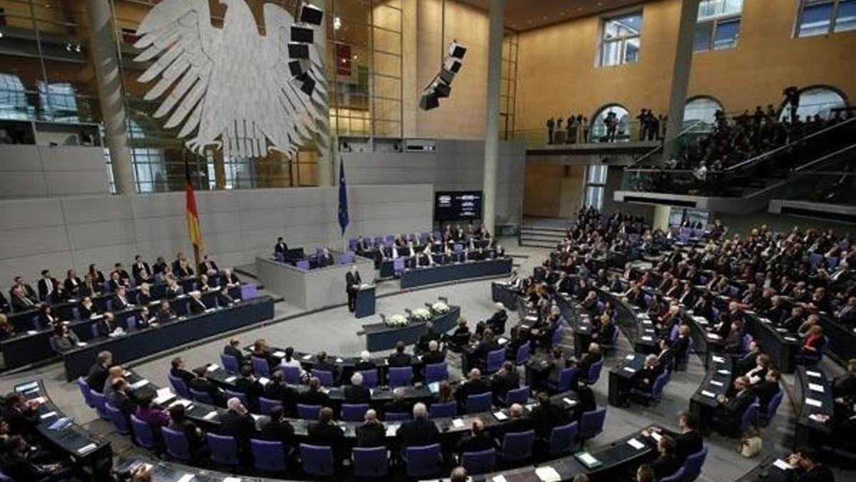 Alman Parlamentosu'nda "oturma düzeni" krizi çözüldü