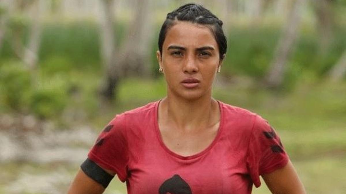Survivor Sabriye'nin mini etekli pozları olay oldu!