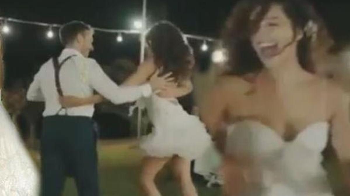Azra Akın ve eşi Atakan Koru'dan Latin dansı!