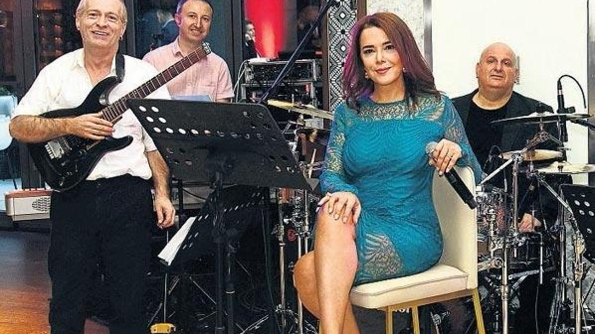 Sahnelere geri döndü