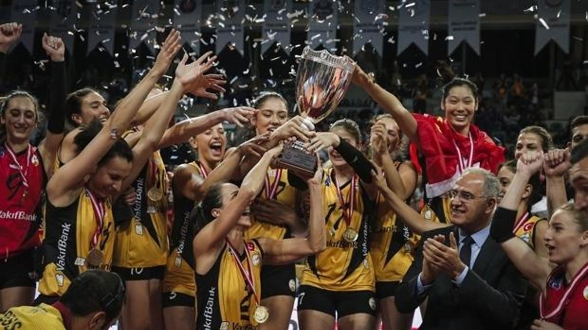 VakıfBank, kupayı 3. kez müzesine götürdü