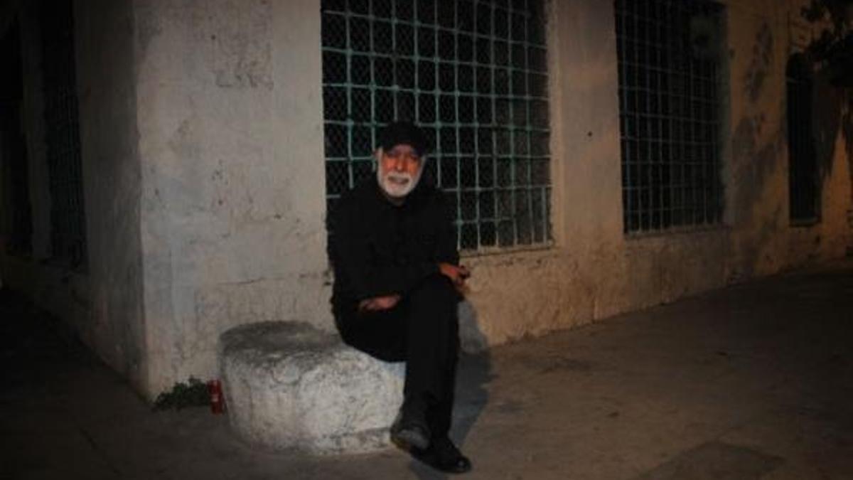 Ünlü oyuncu gece yarısı türbede yakalandı!