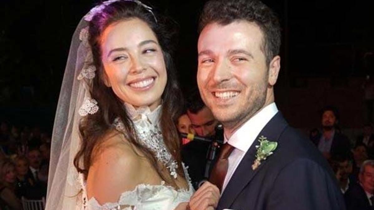 Gelinliğini parçaladı