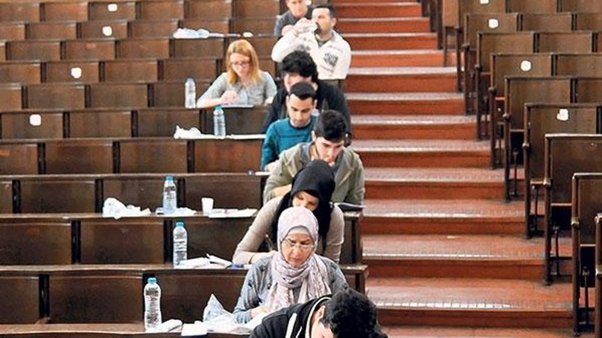 Yeni sistem tarih öğretmenlerini vurdu