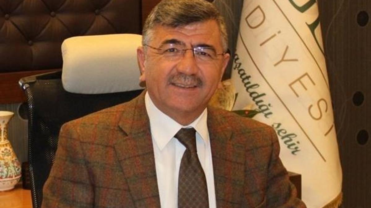 AK Parti'li belediye başkanı istifa etti
