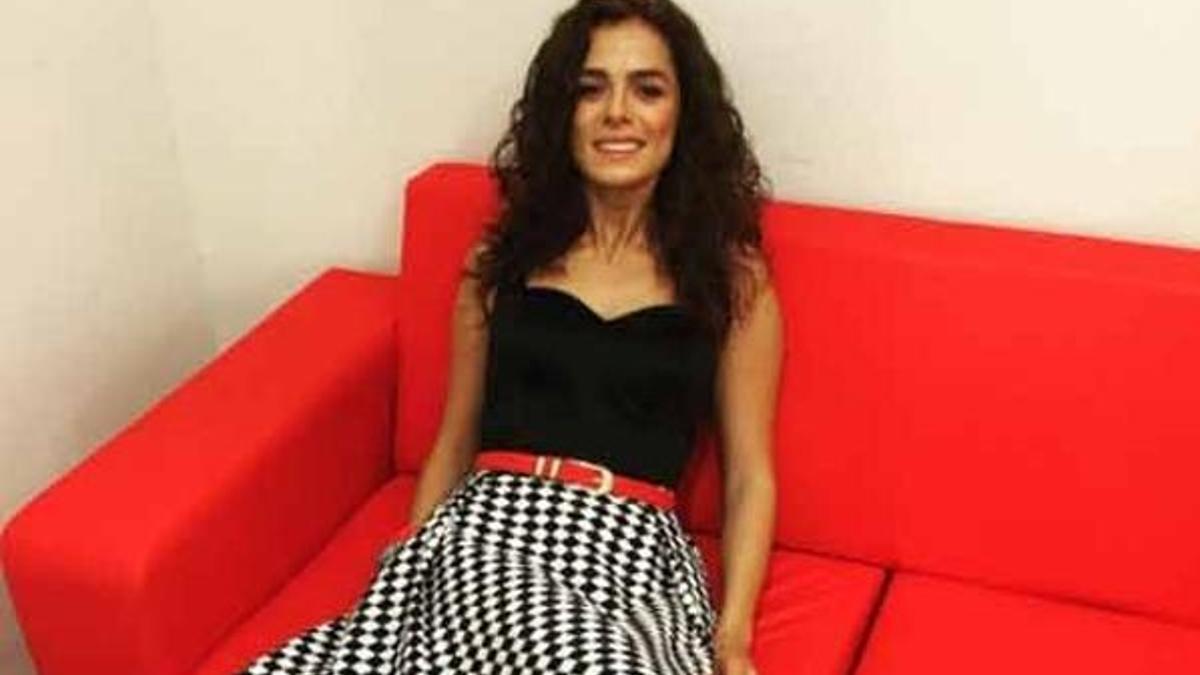 Özge Özpirinçci'den asansör selfiesi!