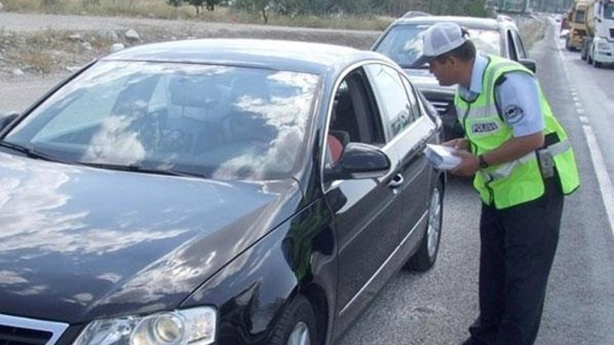 Araç sürücüleri dikkat!.. Çakarlı araçlara yasak geldi