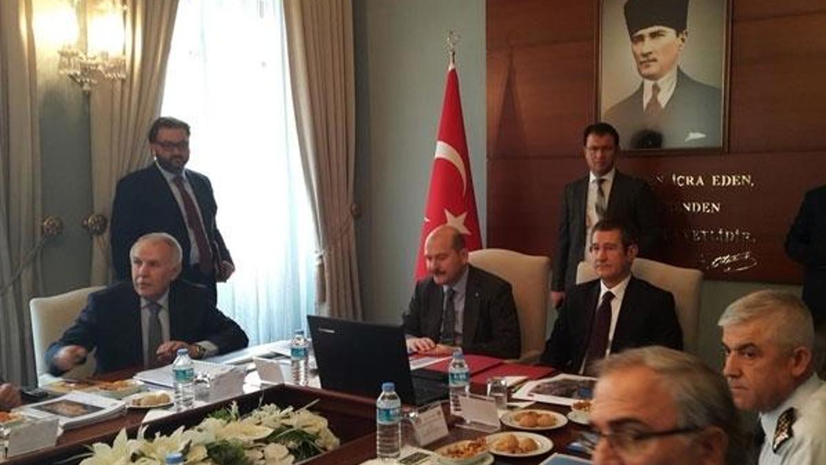 Süleyman Soylu ve Nurettin Canikli, sıcak bölgede