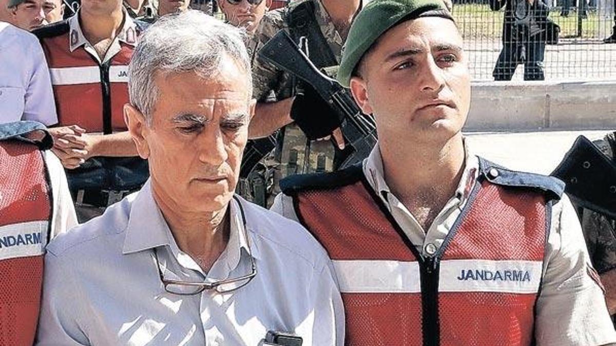 Komisyona başvurdu: Rütbemi geri verin