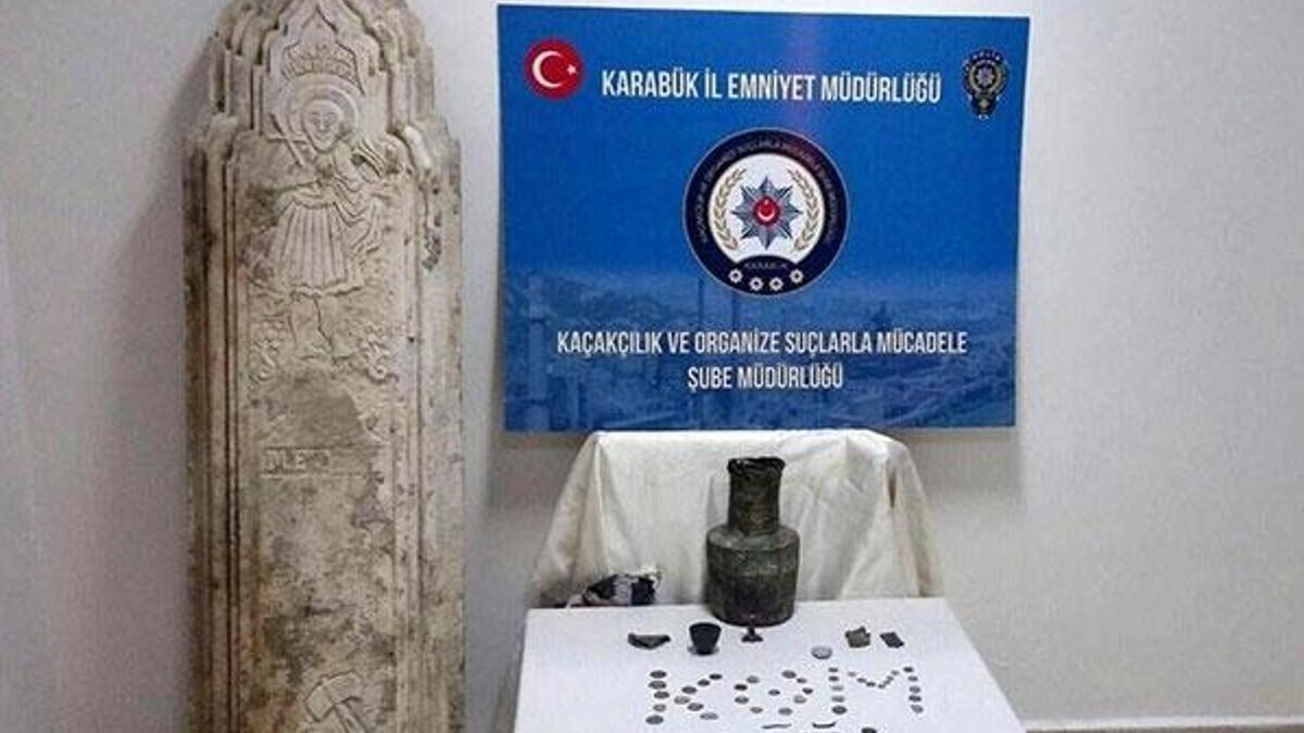 Otomobilden tarihi mezar kapağı çıktı