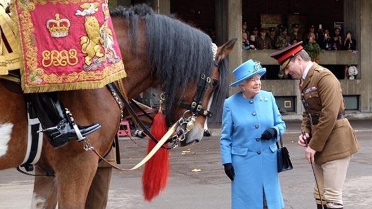 Kraliçe Elizabeth at yarışlarından bir servet kazandı!