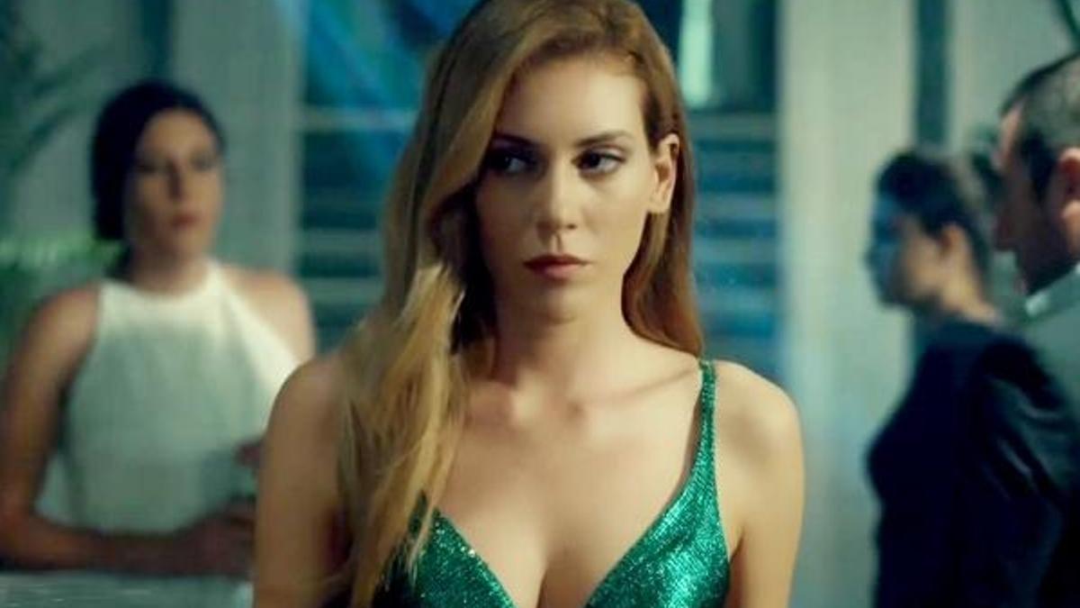 Sinem Kobal'a kötü haber! Dibi gördü...