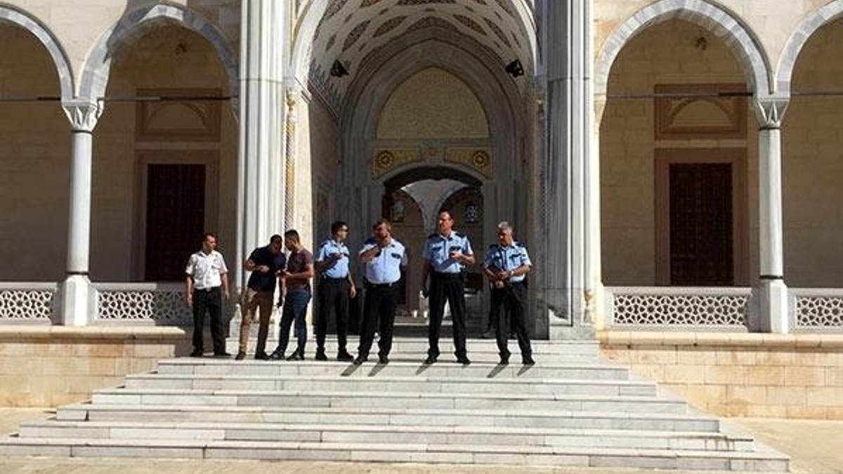 Sabancı Merkez Camisi'nde asılsız canlı bomba ihbarı
