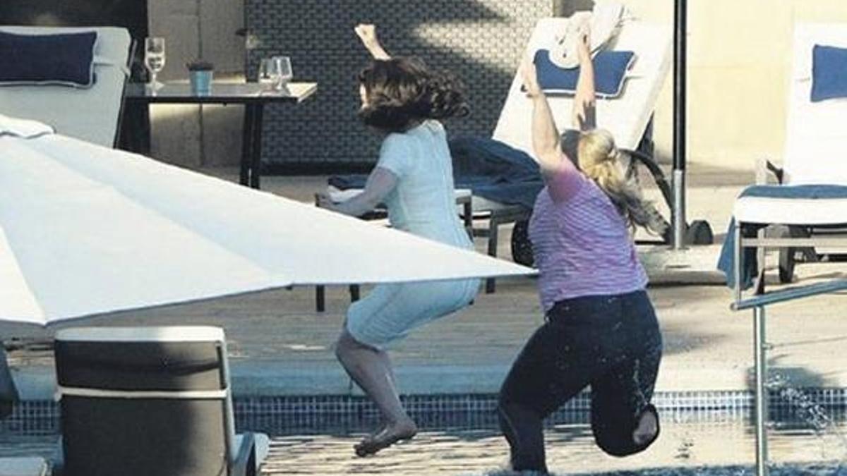 Anne Hathaway ve Rebel Wilson şaşırttı!
